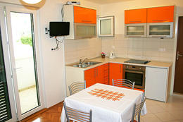 apartmány Bagarić: oranžový apartmán pre 4-6 osôb, 
1. poschodie