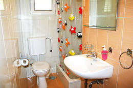 apartmány Bagarić: oranžový apartmán pre 4-6 osôb, 
1. poschodie