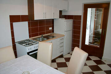 apartmány Pavičić: apartmán A2 pre 4-5 osôb, 
2. poschodie