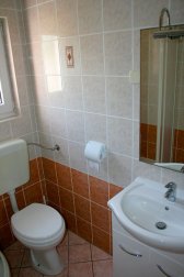 apartmány Mirjana: apartmán 1L pre 5-6 osôb, 
prízemie, vľavo