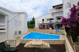 Apartmány Marko - bazén u domu, Potočnica, ostrov Pag, Chorvatsko