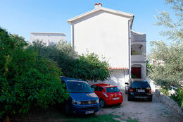 Apartmány Podgora 11 - parkoviště u domu, Podgora, Chorvatsko