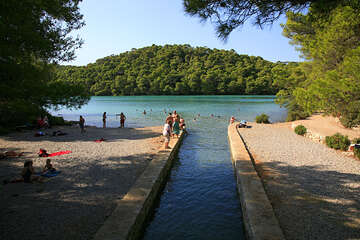 Národní park Mljet, koupání v Malém jezeře