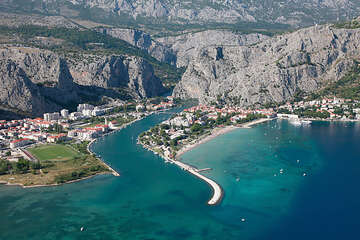 Omiš, ústí řeky Cetiny