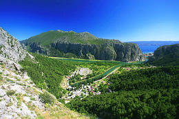 Omiš, ústí řeky Cetiny