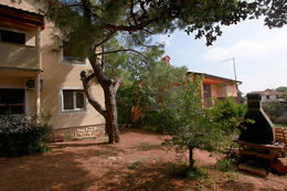 Apartmány Banjole 12 - zahrada u domu, Pula-Banjole, poloostrov Istrie, Chorvatsko 	
