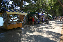 Ostrov Brač, promenáda v městečku Bol