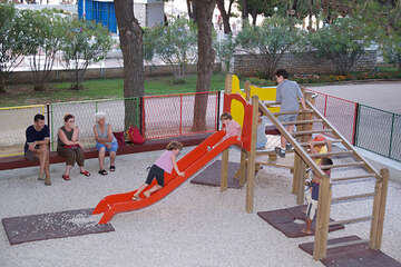 Dětské hřiště u hotelu Imperial****/***, Vodice, Chorvatsko