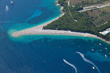 Pláž Zlatý roh (Zlatni rat), letovisko Bol, ostrov Brač, Chorvatsko