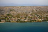 Apartmány Pag-Vodice letecky, ostrov Pag, Chorvatsko