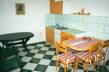 apartmány Lucija: apartmán A2 pre 4-5 osôb, 
1. poschodie