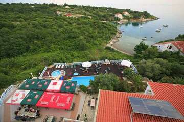 Apartmány Adam - restaurace na terase, Potočnica, ostrov Pag, Chorvatsko