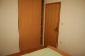 apartmány Mirjana: apartmán 2R pre 5-6 osôb,
1. poschodie, vpravo