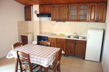 apartmány Paško: apartmán A2 pre 4-5 osôb, 
1. poschodie