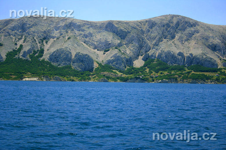 Chorvatsko, ostrov Pag, lodní výlet, výhled na Sv. Vid