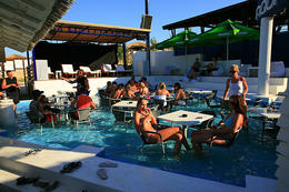 Pláž Zrče, Novalja, ostrov Pag, Chorvatsko