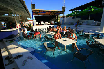 Pláž Zrče, Novalja, ostrov Pag, Chorvatsko