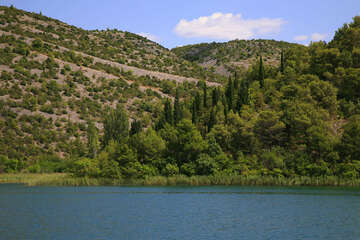 Krka, lodí k Rošskému vodopádu, Chorvatsko