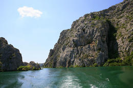 Krka, lodí k Rošskému vodopádu, Chorvatsko