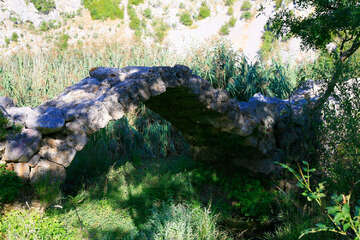 Chorvatsko, řeka Krupa, kamenný most