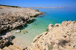 Chorvatsko, pláž Jadra, ostrov Pag