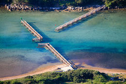 Kanál spojující Veliko jezero a moře, národní park Mljet, Chorvatsko