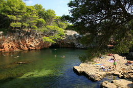 Slané jezero Mrtvo more, ostrov Lokrum, Chorvatsko