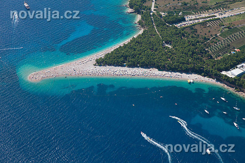 Ostrov Brač - pláž Zlatni rat (Zlatý roh)