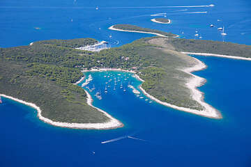 Ostrov Sv. Klement - zátoka Vinogradišće a zátoka Palmižana, Pakleni otoci, Hvar, Chorvatsko