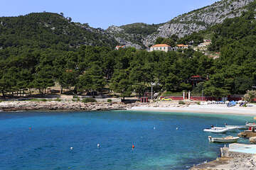 Pláž Vela Milna - letovisko Milna, ostrov Hvar, Chorvatsko