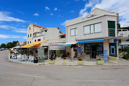 Sv. Filip i Jakov - centrum letoviska, Chorvatsko