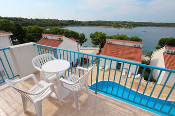 Apartmán typu VB pro 3–4 osoby, s výhledem na bazén, Milna, ostrov Brač, Chorvatsko