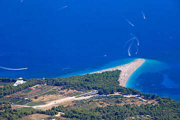 Vidova Gora - pohled na pláž Zlatni rat, ostrov Brač, Chorvatsko
