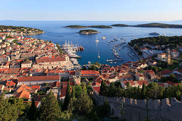 Lodní výlety ze Sumartinu na ostrovy Hvar nebo Korčula