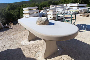 Výrobky z mramoru, ostrov Brač, Chorvatsko