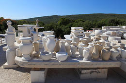 Výrobky z mramoru, ostrov Brač, Chorvatsko