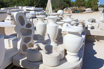 Výrobky z mramoru, ostrov Brač, Chorvatsko