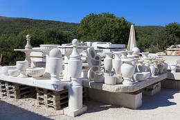 Výrobky z mramoru, ostrov Brač, Chorvatsko