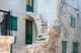 Baška - uličky starého města, ostrov Krk, Chorvatsko