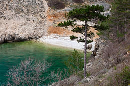Vrbnik - pláž Kozica, ostrov Krk, Chorvatsko 