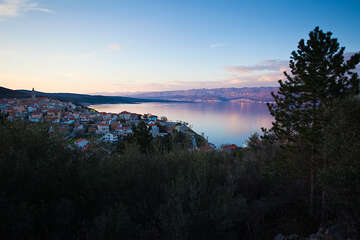 Apartmán Vrbnik 12 - pohled z terasy, Vrbnik, ostrov Krk, Chorvatsko