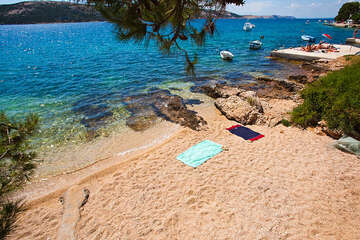 Stará Novalja - písčitooblázková pláž u domů Blaženka a Petra, ostrov Pag, Chorvatsko