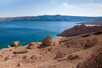 Letovisko Metajna - další pláž u kaňonu Ručica, ostrov Pag, Chorvatsko 	