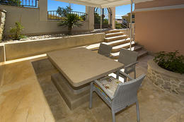 Apartmány Mandarina - posezení u domu, Podgora - Čaklje, Makarská riviéra, Chorvatsko