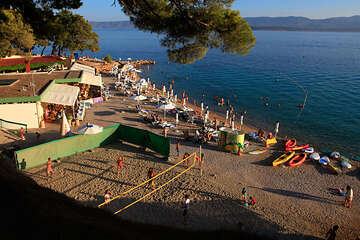 Bol - pláže, ostrov Brač, Chorvatsko