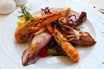 Mořské plody (škampi i lignje)