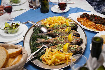 Rybí speciality a víno