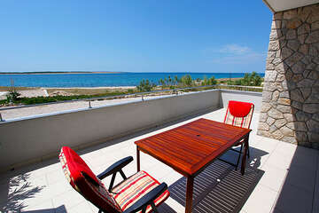 Apartmány Osama - výhled na moře z terasy, zátoka u Povljany, ostrov Pag, Chorvatsko