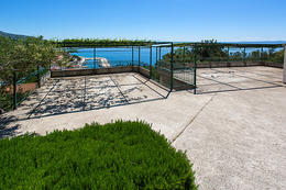 Apartmány Stella - parkoviště nad domem, Podgora - Čaklje, Chorvatsko