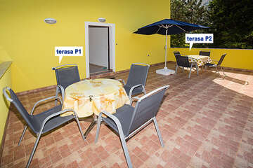 P1 - apartmány Flit (starší fotografie bez nadstřešení), Baška, ostrov Krk, Chorvatsko